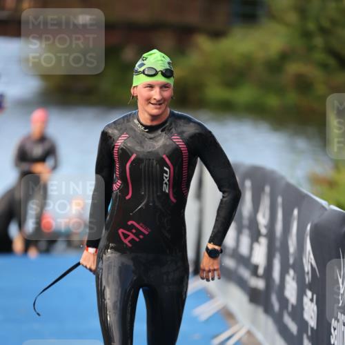25.08.2024 - Elbe Triathlon Hamburg H.Heesch http://msf.ph/oto/6845729 25.08.2024 08:48:42 Schwimmen 114, 133, 143, 170 meine-sportfotos.de