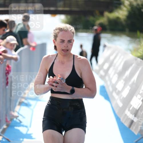 25.08.2024 - Elbe Triathlon Hamburg H.Heesch http://msf.ph/oto/6845736 25.08.2024 14:44:19 Schwimmen  meine-sportfotos.de