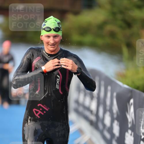 25.08.2024 - Elbe Triathlon Hamburg H.Heesch http://msf.ph/oto/6845740 25.08.2024 08:48:43 Schwimmen 114, 133, 143, 170 meine-sportfotos.de
