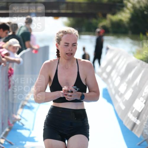 25.08.2024 - Elbe Triathlon Hamburg H.Heesch http://msf.ph/oto/6845741 25.08.2024 14:44:19 Schwimmen  meine-sportfotos.de
