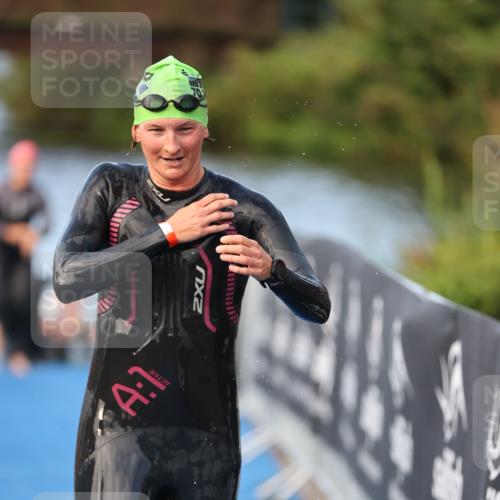 25.08.2024 - Elbe Triathlon Hamburg H.Heesch http://msf.ph/oto/6845745 25.08.2024 08:48:43 Schwimmen 114, 133, 143, 170 meine-sportfotos.de