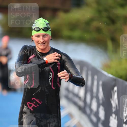 25.08.2024 - Elbe Triathlon Hamburg H.Heesch http://msf.ph/oto/6845751 25.08.2024 08:48:43 Schwimmen 114, 133, 143, 170 meine-sportfotos.de