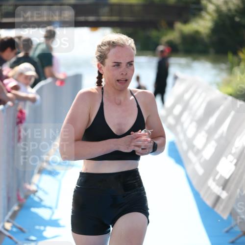 25.08.2024 - Elbe Triathlon Hamburg H.Heesch http://msf.ph/oto/6845755 25.08.2024 14:44:19 Schwimmen  meine-sportfotos.de