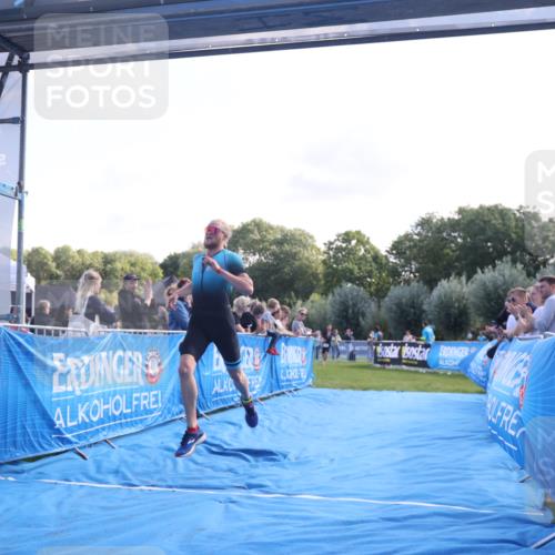 25.08.2024 - Elbe Triathlon Hamburg H.Heesch http://msf.ph/oto/6845756 25.08.2024 10:37:55 Ziel 167 meine-sportfotos.de