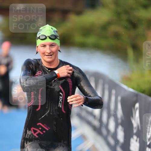 25.08.2024 - Elbe Triathlon Hamburg H.Heesch http://msf.ph/oto/6845760 25.08.2024 08:48:43 Schwimmen 114, 133, 143, 170 meine-sportfotos.de