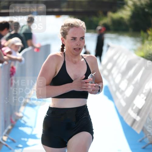 25.08.2024 - Elbe Triathlon Hamburg H.Heesch http://msf.ph/oto/6845761 25.08.2024 14:44:19 Schwimmen  meine-sportfotos.de