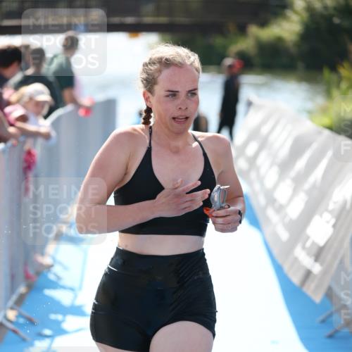 25.08.2024 - Elbe Triathlon Hamburg H.Heesch http://msf.ph/oto/6845763 25.08.2024 14:44:19 Schwimmen  meine-sportfotos.de