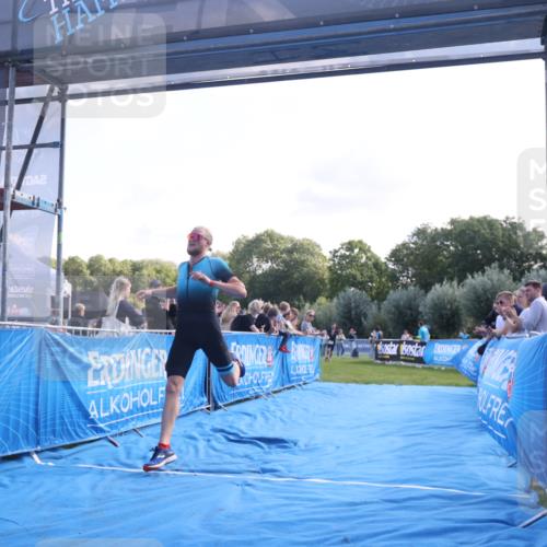 25.08.2024 - Elbe Triathlon Hamburg H.Heesch http://msf.ph/oto/6845764 25.08.2024 10:37:55 Ziel 167 meine-sportfotos.de