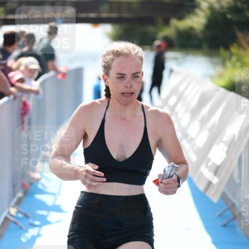 25.08.2024 - Elbe Triathlon Hamburg H.Heesch http://msf.ph/oto/6845772 25.08.2024 14:44:19 Schwimmen  meine-sportfotos.de