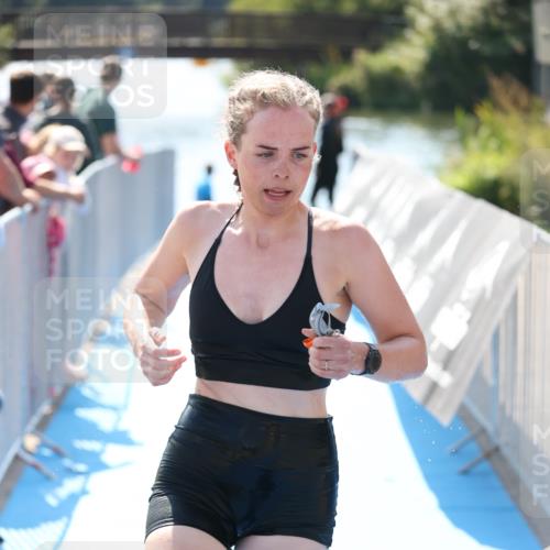 25.08.2024 - Elbe Triathlon Hamburg H.Heesch http://msf.ph/oto/6845788 25.08.2024 14:44:19 Schwimmen  meine-sportfotos.de