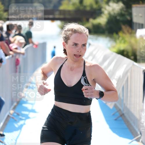 25.08.2024 - Elbe Triathlon Hamburg H.Heesch http://msf.ph/oto/6845798 25.08.2024 14:44:19 Schwimmen  meine-sportfotos.de