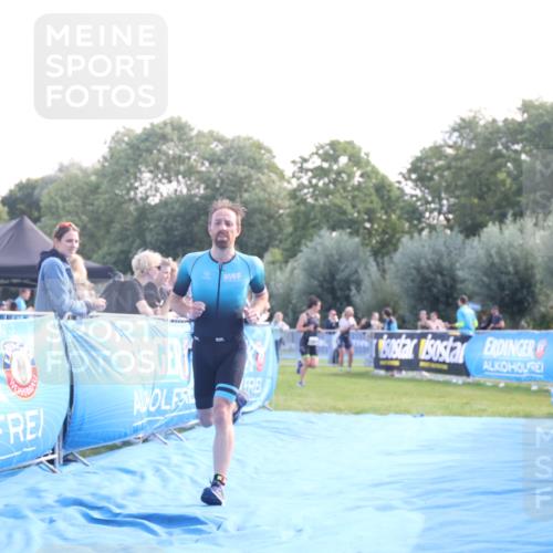 25.08.2024 - Elbe Triathlon Hamburg H.Heesch http://msf.ph/oto/6845869 25.08.2024 10:38:03 Ziel 160, 167 meine-sportfotos.de