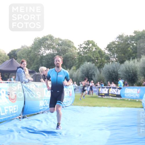 25.08.2024 - Elbe Triathlon Hamburg H.Heesch http://msf.ph/oto/6845873 25.08.2024 10:38:03 Ziel 160, 167 meine-sportfotos.de