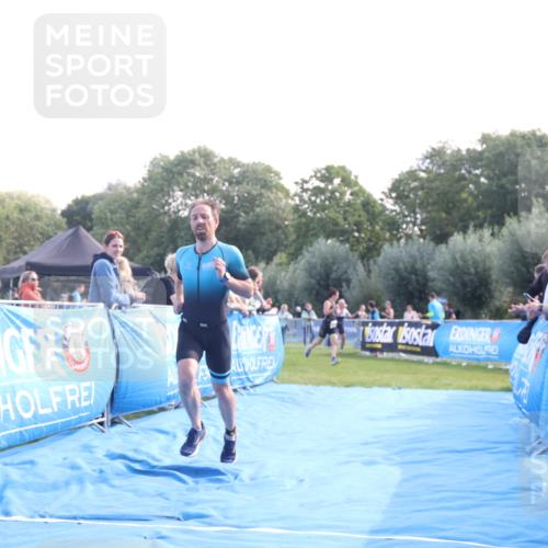 25.08.2024 - Elbe Triathlon Hamburg H.Heesch http://msf.ph/oto/6845881 25.08.2024 10:38:03 Ziel 160, 167 meine-sportfotos.de