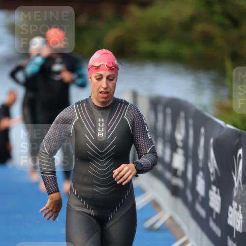 25.08.2024 - Elbe Triathlon Hamburg H.Heesch http://msf.ph/oto/6845889 25.08.2024 08:48:49 Schwimmen 114, 133, 143, 170, 177 meine-sportfotos.de
