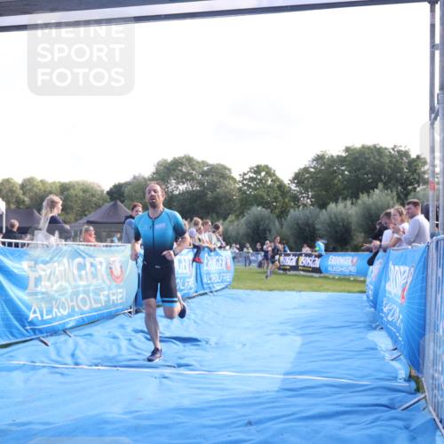 25.08.2024 - Elbe Triathlon Hamburg H.Heesch http://msf.ph/oto/6845904 25.08.2024 10:38:04 Ziel 160 meine-sportfotos.de