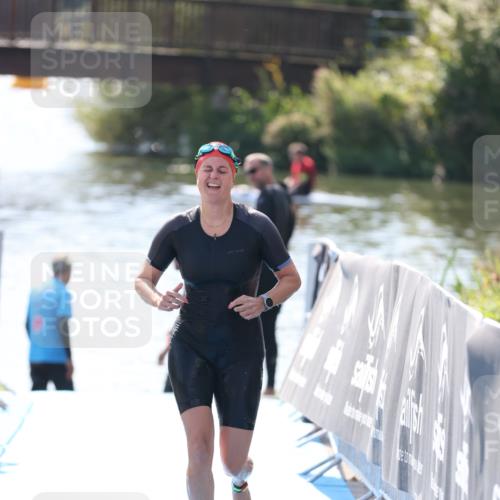 25.08.2024 - Elbe Triathlon Hamburg H.Heesch http://msf.ph/oto/6845923 25.08.2024 14:44:52 Schwimmen  meine-sportfotos.de