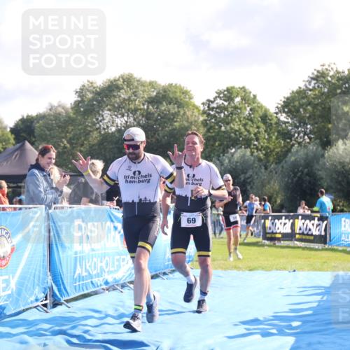 25.08.2024 - Elbe Triathlon Hamburg H.Heesch http://msf.ph/oto/6845983 25.08.2024 10:38:40 Ziel 59, 69, 70 meine-sportfotos.de