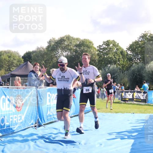25.08.2024 - Elbe Triathlon Hamburg H.Heesch http://msf.ph/oto/6846001 25.08.2024 10:38:40 Ziel 59, 69, 70 meine-sportfotos.de