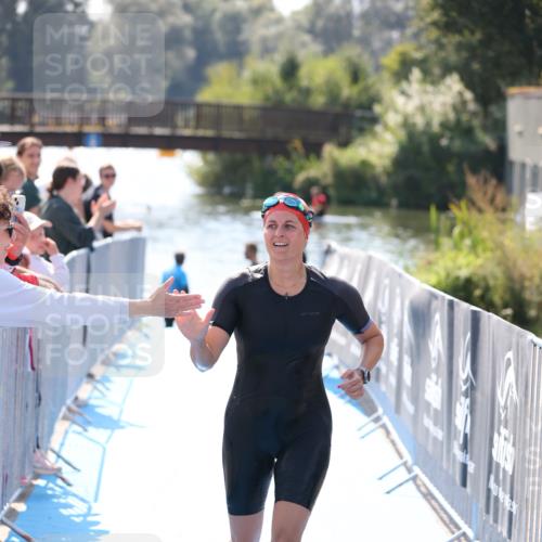 25.08.2024 - Elbe Triathlon Hamburg H.Heesch http://msf.ph/oto/6846034 25.08.2024 14:44:55 Schwimmen  meine-sportfotos.de