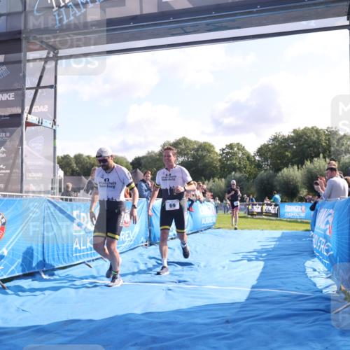 25.08.2024 - Elbe Triathlon Hamburg H.Heesch http://msf.ph/oto/6846080 25.08.2024 10:38:41 Ziel 59, 69, 70 meine-sportfotos.de