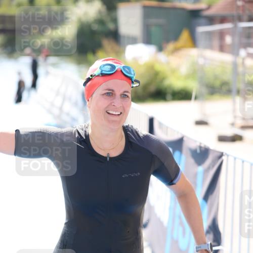 25.08.2024 - Elbe Triathlon Hamburg H.Heesch http://msf.ph/oto/6846117 25.08.2024 14:44:57 Schwimmen  meine-sportfotos.de