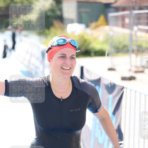 25.08.2024 - Elbe Triathlon Hamburg H.Heesch http://msf.ph/oto/6846122 25.08.2024 14:44:57 Schwimmen  meine-sportfotos.de