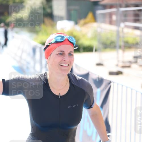 25.08.2024 - Elbe Triathlon Hamburg H.Heesch http://msf.ph/oto/6846128 25.08.2024 14:44:57 Schwimmen  meine-sportfotos.de
