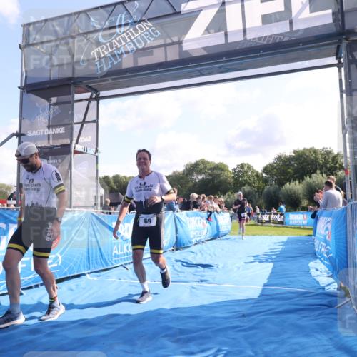 25.08.2024 - Elbe Triathlon Hamburg H.Heesch http://msf.ph/oto/6846129 25.08.2024 10:38:42 Ziel 59, 69, 70 meine-sportfotos.de