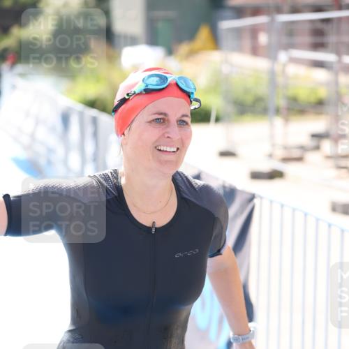 25.08.2024 - Elbe Triathlon Hamburg H.Heesch http://msf.ph/oto/6846138 25.08.2024 14:44:57 Schwimmen  meine-sportfotos.de