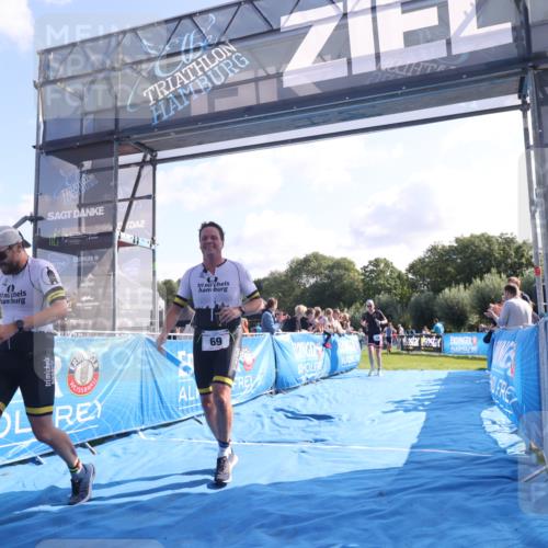 25.08.2024 - Elbe Triathlon Hamburg H.Heesch http://msf.ph/oto/6846148 25.08.2024 10:38:42 Ziel 59, 69, 70 meine-sportfotos.de