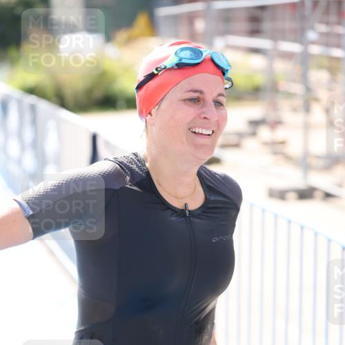 25.08.2024 - Elbe Triathlon Hamburg H.Heesch http://msf.ph/oto/6846156 25.08.2024 14:44:57 Schwimmen  meine-sportfotos.de