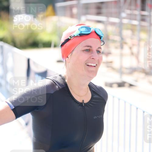 25.08.2024 - Elbe Triathlon Hamburg H.Heesch http://msf.ph/oto/6846165 25.08.2024 14:44:57 Schwimmen  meine-sportfotos.de