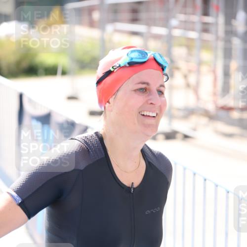 25.08.2024 - Elbe Triathlon Hamburg H.Heesch http://msf.ph/oto/6846174 25.08.2024 14:44:57 Schwimmen  meine-sportfotos.de