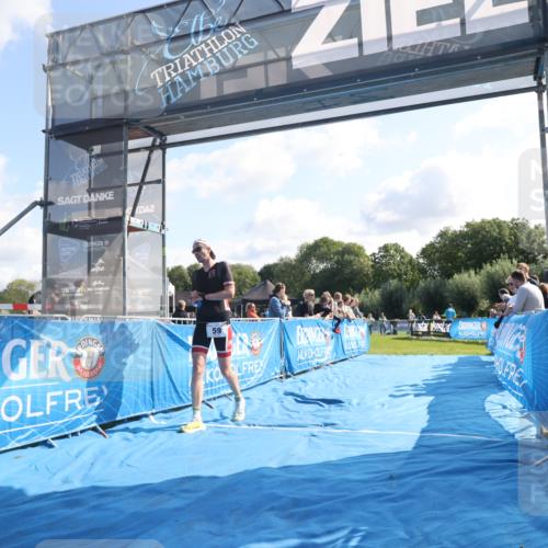 25.08.2024 - Elbe Triathlon Hamburg H.Heesch http://msf.ph/oto/6846190 25.08.2024 10:38:45 Ziel 59, 69, 70 meine-sportfotos.de