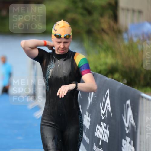 25.08.2024 - Elbe Triathlon Hamburg H.Heesch http://msf.ph/oto/6846212 25.08.2024 08:48:59 Schwimmen 133, 143, 170, 177 meine-sportfotos.de