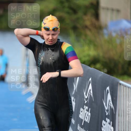 25.08.2024 - Elbe Triathlon Hamburg H.Heesch http://msf.ph/oto/6846223 25.08.2024 08:49:00 Schwimmen 133, 143, 170, 177 meine-sportfotos.de