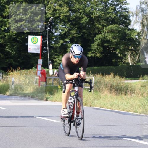 25.08.2024 - Elbe Triathlon Hamburg Fuchs,  Jonas http://msf.ph/oto/6846234 25.08.2024 09:49:25 Radfahren 298, 501, 234, 258, 1851, 307 meine-sportfotos.de