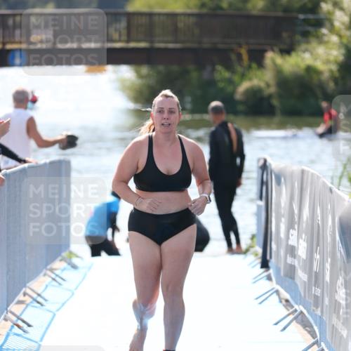 25.08.2024 - Elbe Triathlon Hamburg H.Heesch http://msf.ph/oto/6846239 25.08.2024 14:46:14 Schwimmen  meine-sportfotos.de