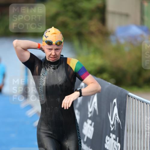 25.08.2024 - Elbe Triathlon Hamburg H.Heesch http://msf.ph/oto/6846243 25.08.2024 08:49:00 Schwimmen 133, 143, 170, 177 meine-sportfotos.de