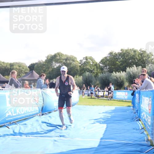 25.08.2024 - Elbe Triathlon Hamburg H.Heesch http://msf.ph/oto/6846247 25.08.2024 10:38:56 Ziel 179, 316 meine-sportfotos.de