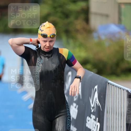 25.08.2024 - Elbe Triathlon Hamburg H.Heesch http://msf.ph/oto/6846257 25.08.2024 08:49:00 Schwimmen 133, 143, 170, 177 meine-sportfotos.de