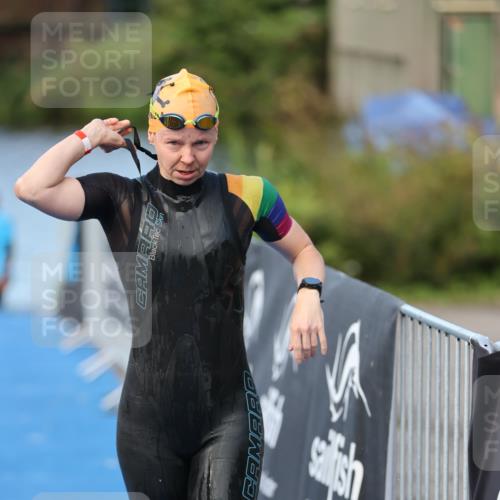 25.08.2024 - Elbe Triathlon Hamburg H.Heesch http://msf.ph/oto/6846273 25.08.2024 08:49:00 Schwimmen 133, 143, 170, 177 meine-sportfotos.de