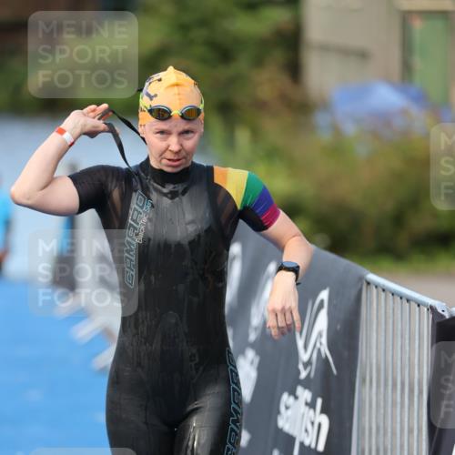 25.08.2024 - Elbe Triathlon Hamburg H.Heesch http://msf.ph/oto/6846285 25.08.2024 08:49:00 Schwimmen 133, 143, 170, 177 meine-sportfotos.de