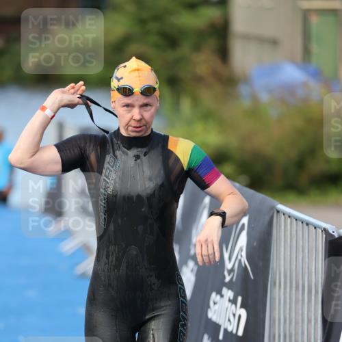 25.08.2024 - Elbe Triathlon Hamburg H.Heesch http://msf.ph/oto/6846292 25.08.2024 08:49:00 Schwimmen 133, 143, 170, 177 meine-sportfotos.de