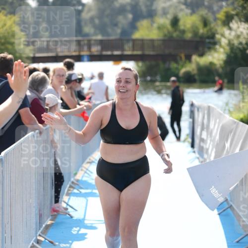25.08.2024 - Elbe Triathlon Hamburg H.Heesch http://msf.ph/oto/6846301 25.08.2024 14:46:17 Schwimmen  meine-sportfotos.de