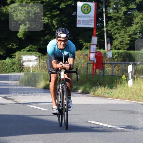 25.08.2024 - Elbe Triathlon Hamburg Fuchs,  Jonas http://msf.ph/oto/6846304 25.08.2024 09:08:01 Radfahren 294, 92, 169, 180, 311, 34 meine-sportfotos.de