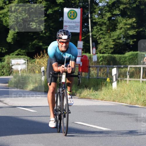 25.08.2024 - Elbe Triathlon Hamburg Fuchs,  Jonas http://msf.ph/oto/6846305 25.08.2024 09:08:01 Radfahren 294, 92, 169, 180, 311, 34 meine-sportfotos.de