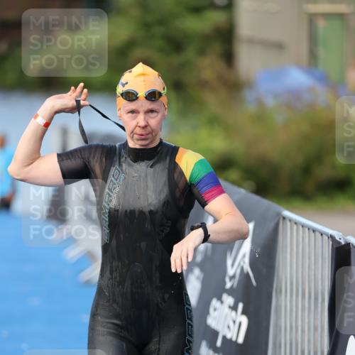 25.08.2024 - Elbe Triathlon Hamburg H.Heesch http://msf.ph/oto/6846307 25.08.2024 08:49:00 Schwimmen 133, 143, 170, 177 meine-sportfotos.de