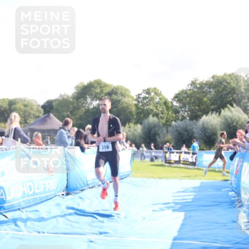 25.08.2024 - Elbe Triathlon Hamburg H.Heesch http://msf.ph/oto/6846309 25.08.2024 10:39:01 Ziel 179, 316 meine-sportfotos.de